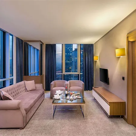 Downtown Hotel *