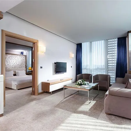 Downtown Hotel *